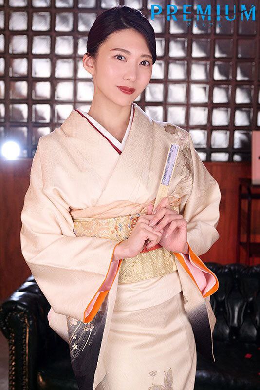女神上线身材火辣跟狼友撩骚给蒙面大哥口交大鸡巴，淫声荡语激情上位，让小哥后入抽插让狼友看她那骚浪表情